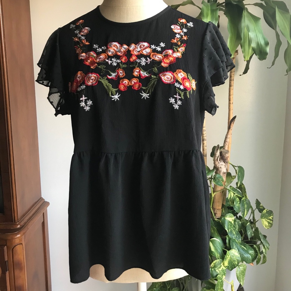 SHEIN women  black crop top  Sz M.